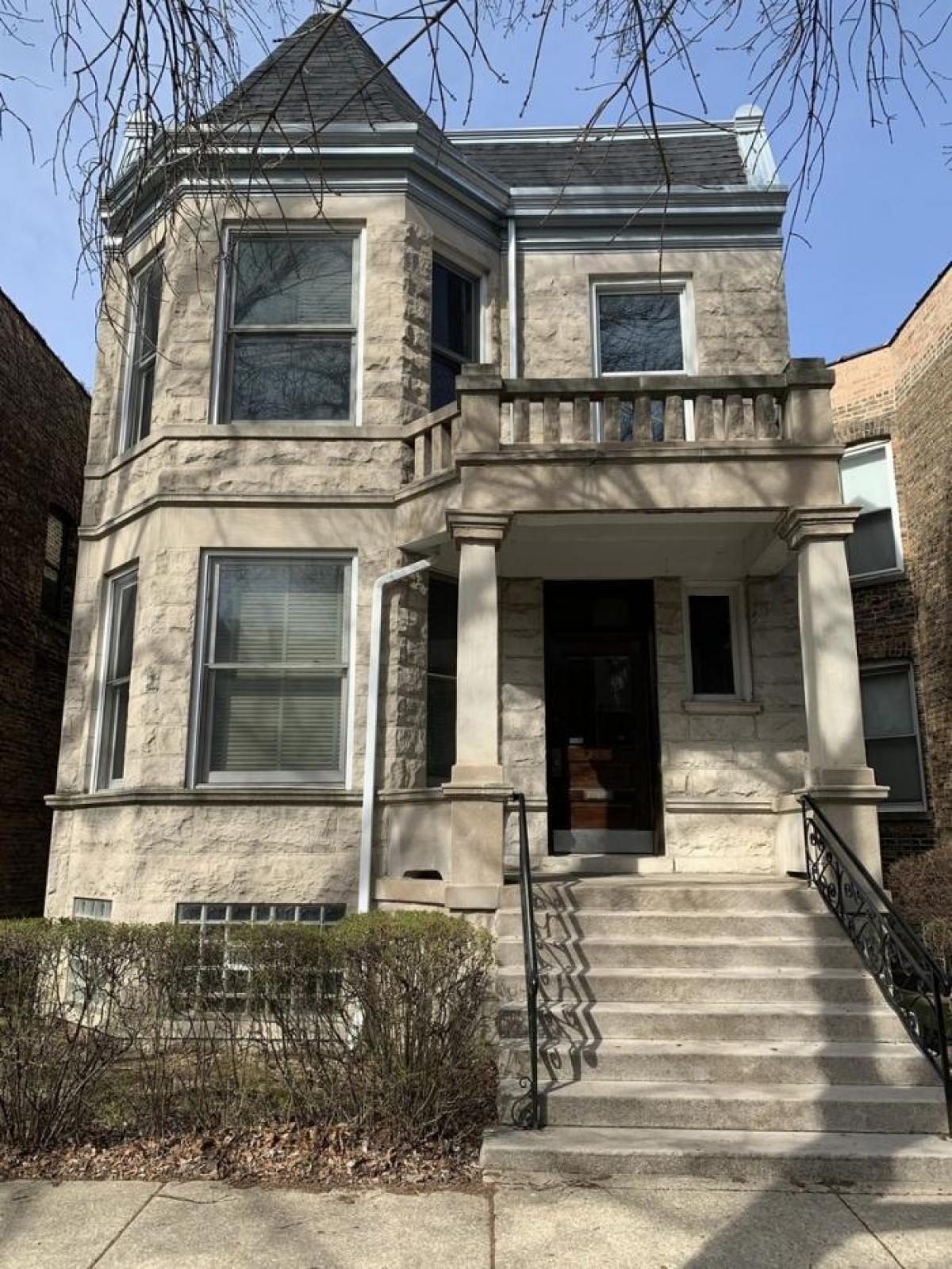 Picture of Multi-Family Home For Sale in Chicago, Illinois, United States