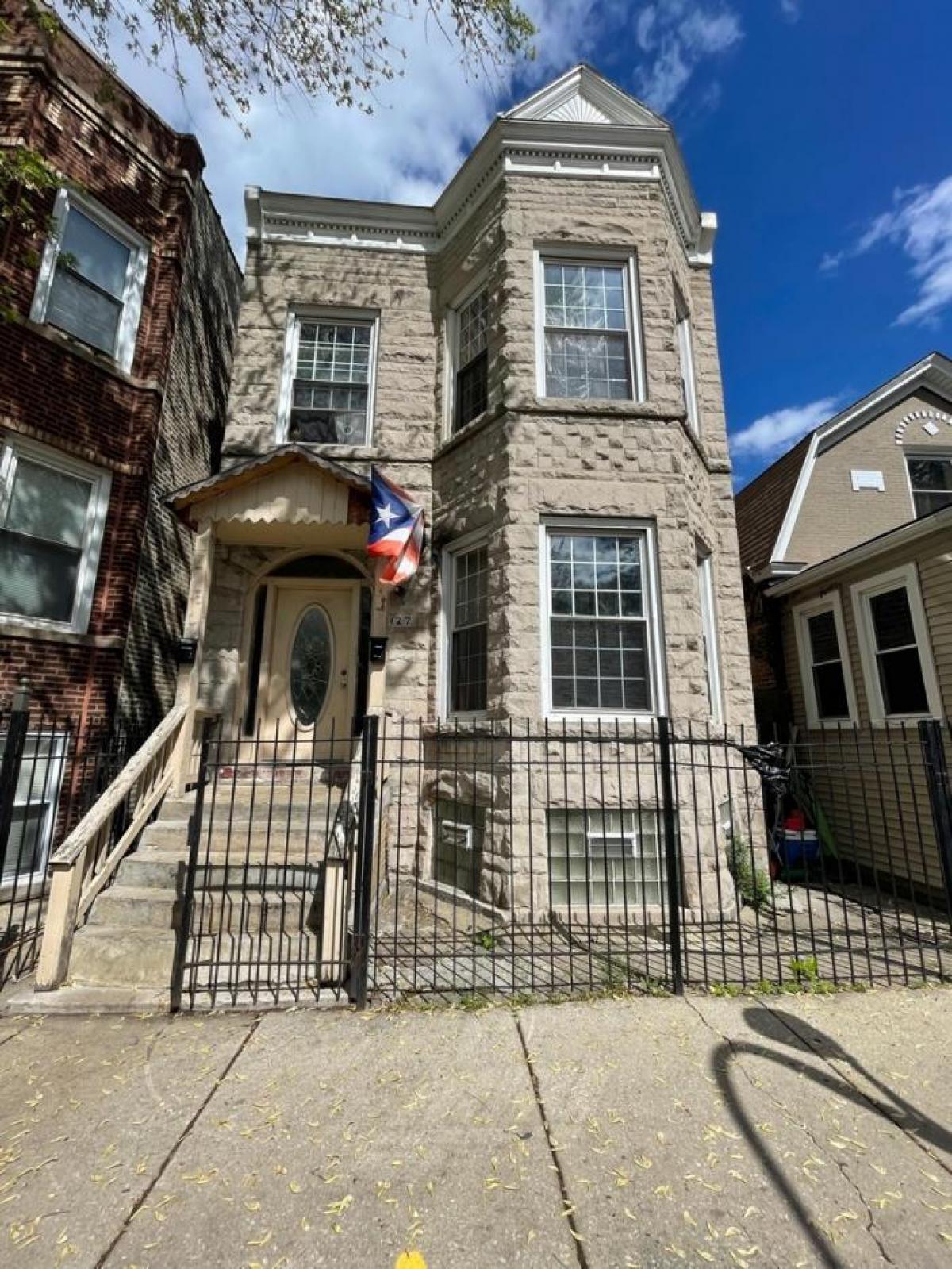 Picture of Multi-Family Home For Sale in Chicago, Illinois, United States