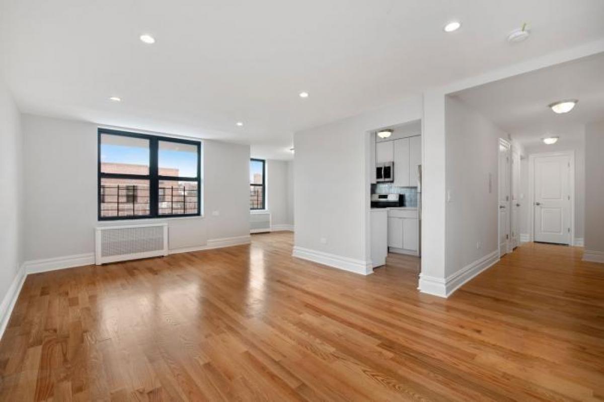 Picture of Condo For Sale in Flushing, New York, United States