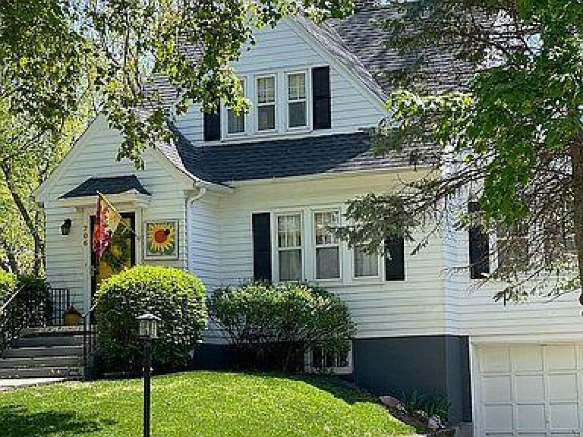 Picture of Home For Sale in Red Oak, Iowa, United States