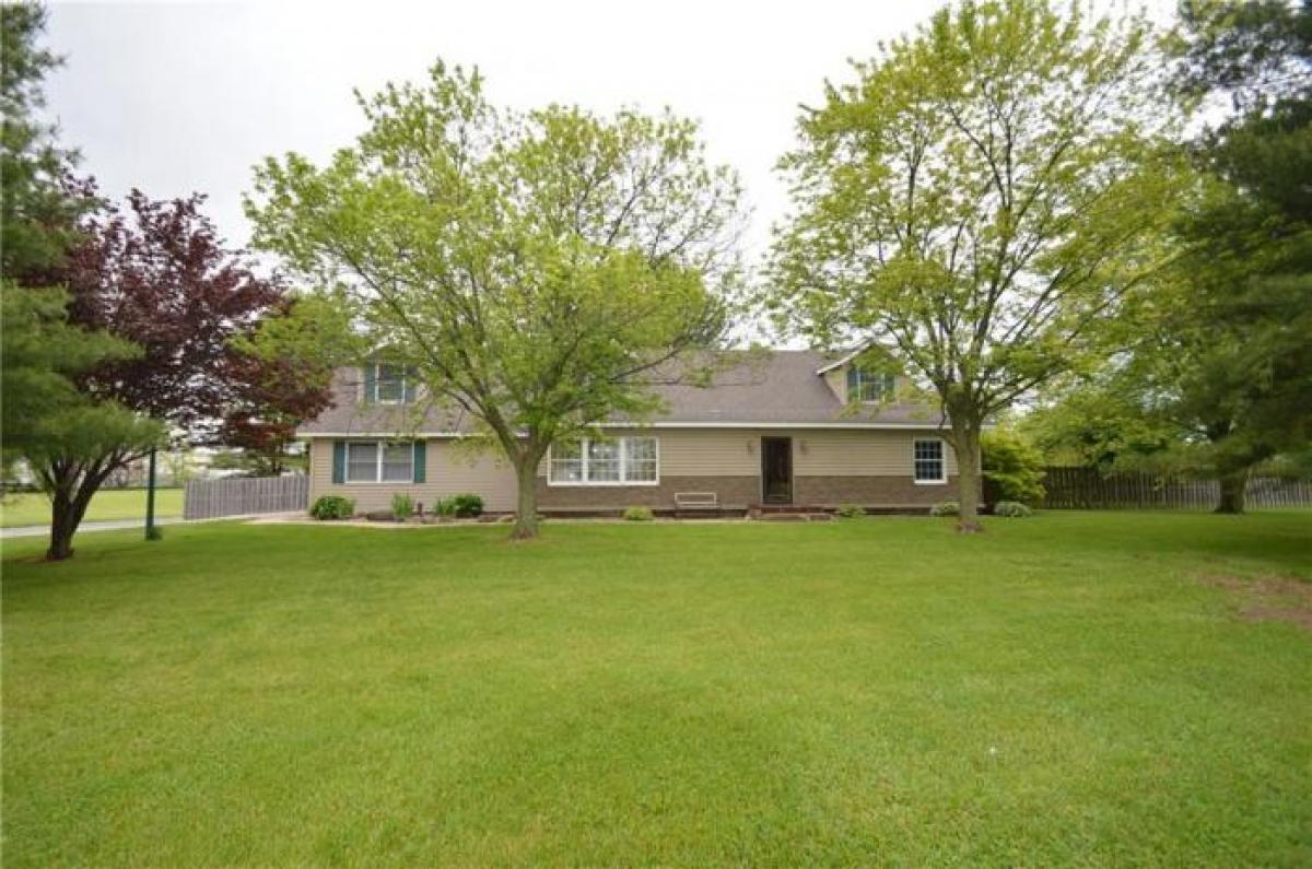 Picture of Home For Sale in Fairland, Indiana, United States