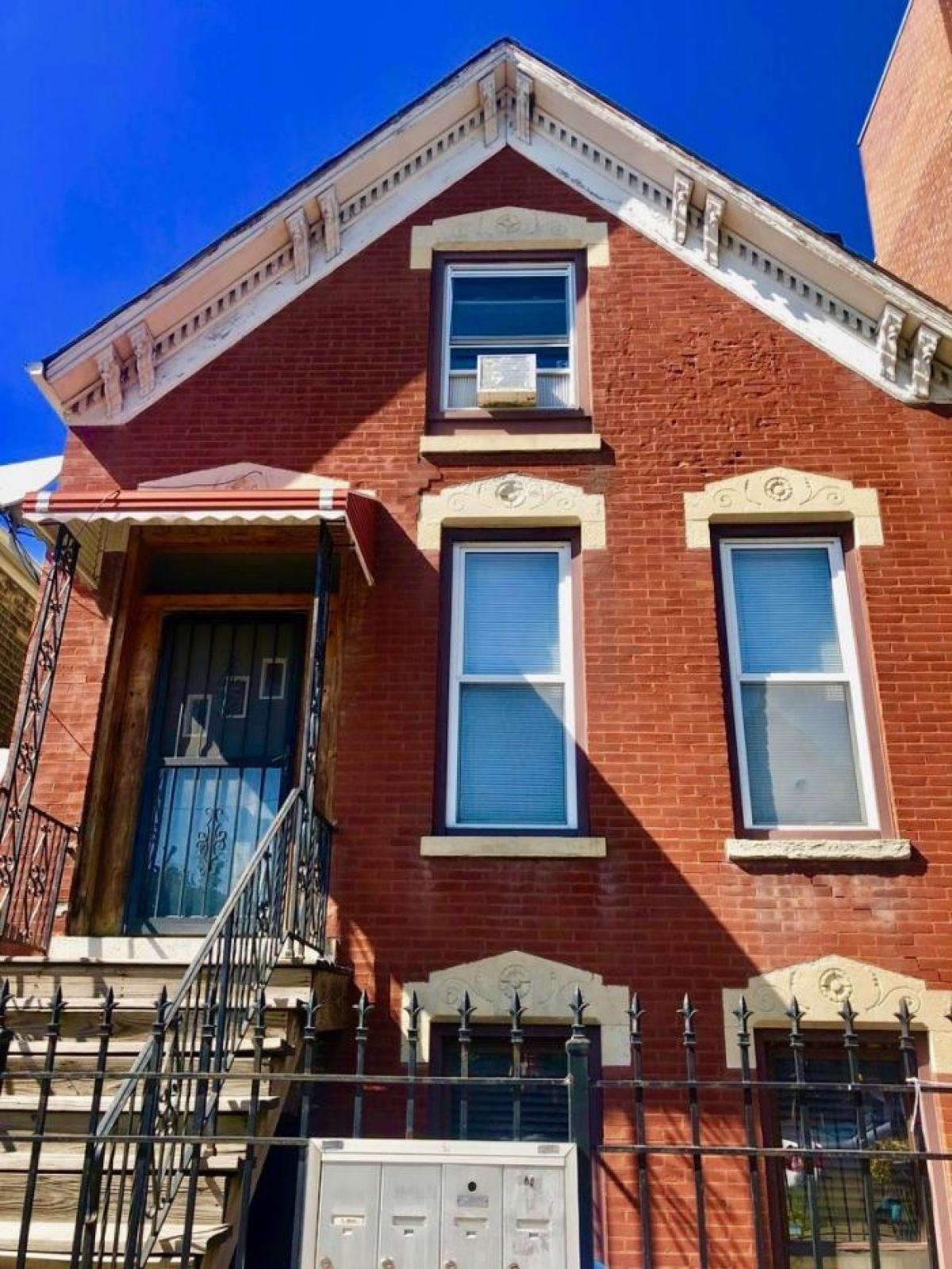 Picture of Multi-Family Home For Sale in Chicago, Illinois, United States