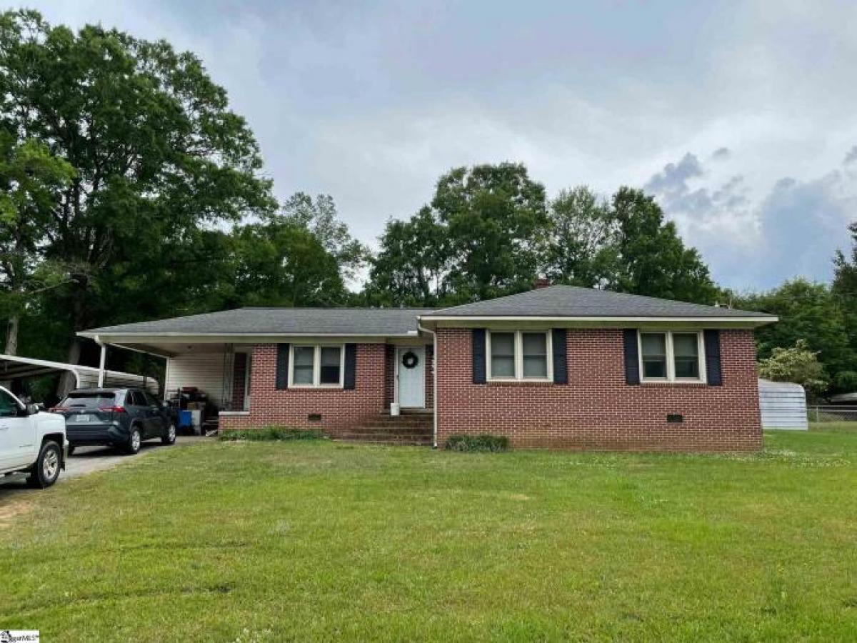 Picture of Home For Sale in Clinton, South Carolina, United States