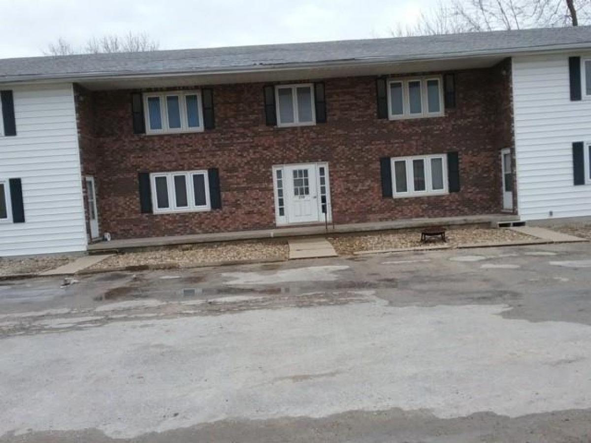 Picture of Multi-Family Home For Sale in Warrensburg, Illinois, United States