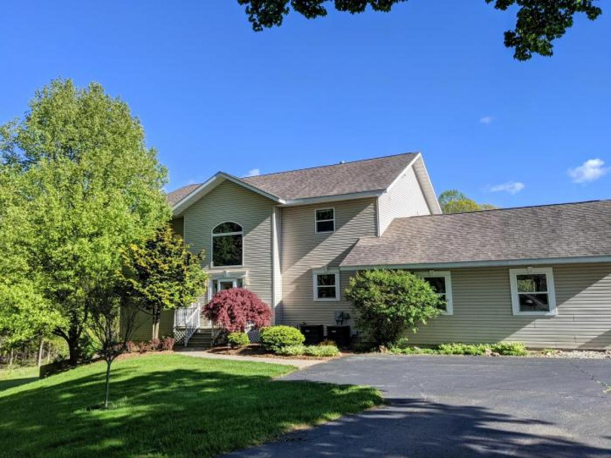 Picture of Home For Sale in Allegan, Michigan, United States