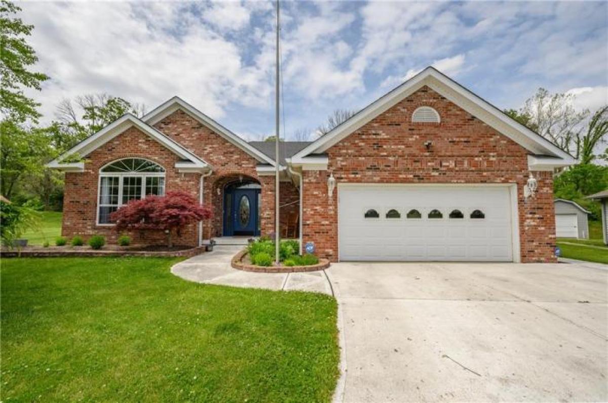 Picture of Home For Sale in Trafalgar, Indiana, United States