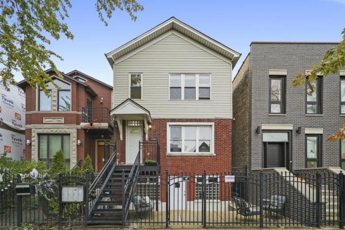 Picture of Multi-Family Home For Sale in Chicago, Illinois, United States