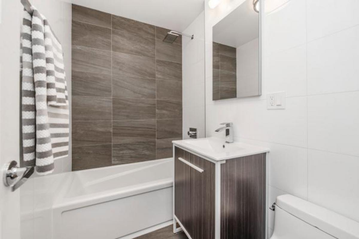 Picture of Condo For Sale in Flushing, New York, United States