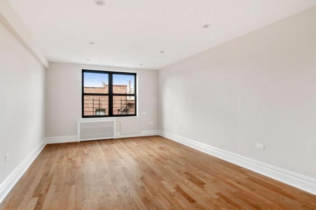 Picture of Condo For Sale in Flushing, New York, United States