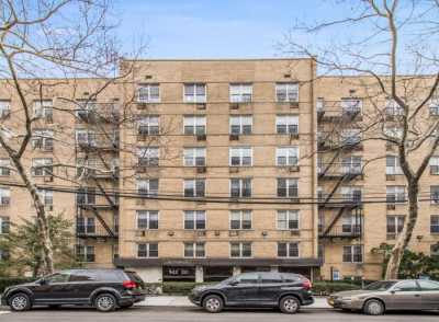 Condo For Sale in Flushing, New York