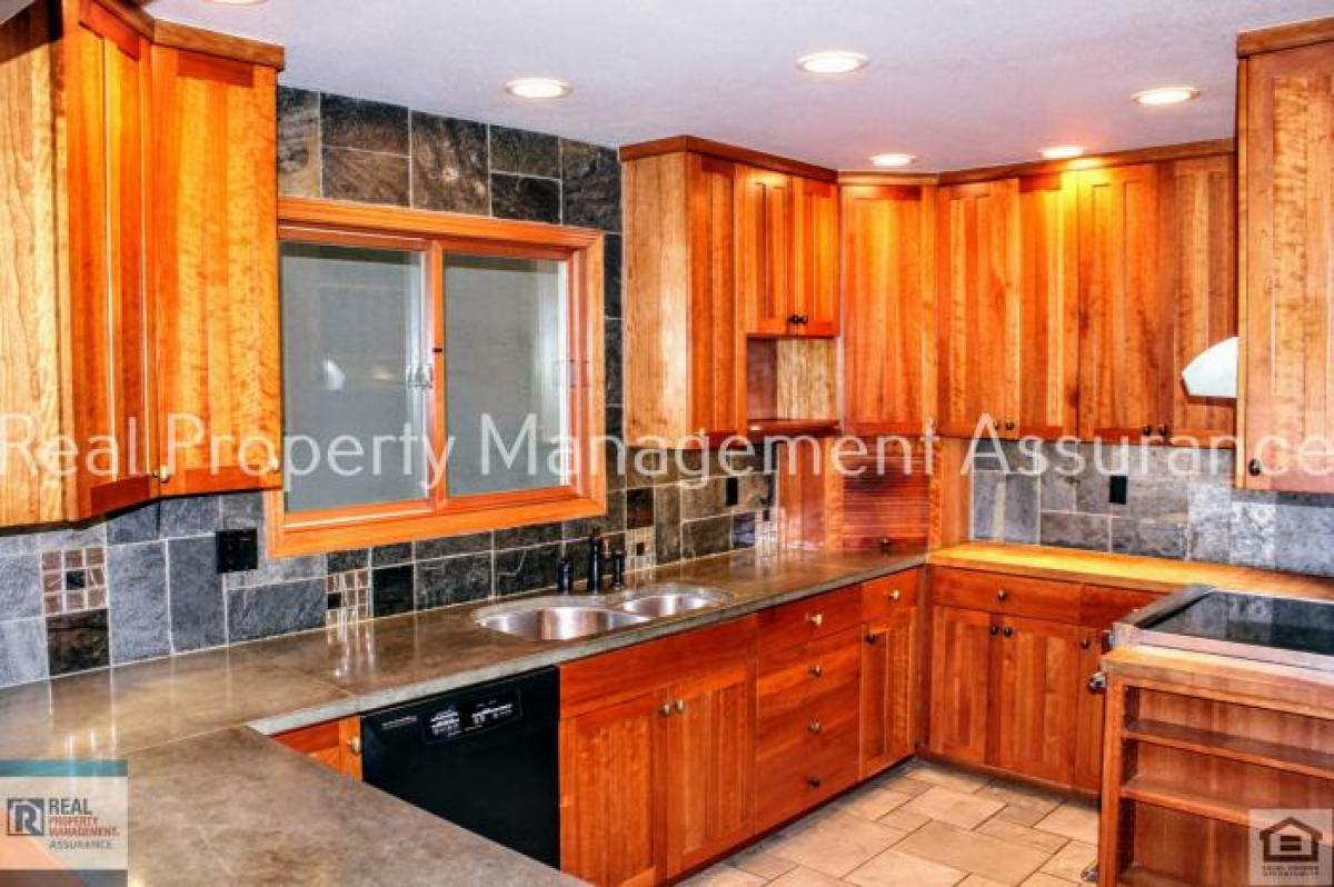 Picture of Apartment For Rent in Lake Oswego, Oregon, United States