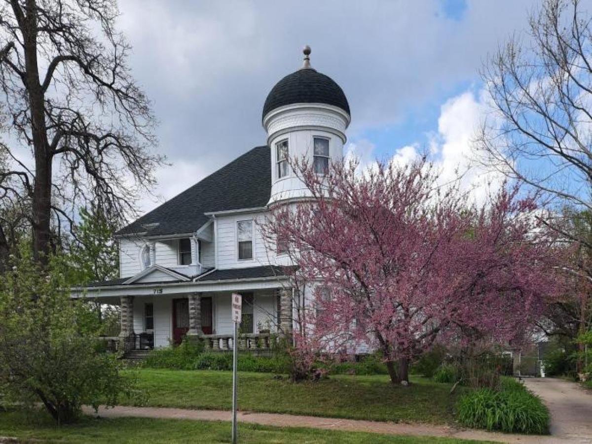 Picture of Home For Sale in Mexico, Missouri, United States