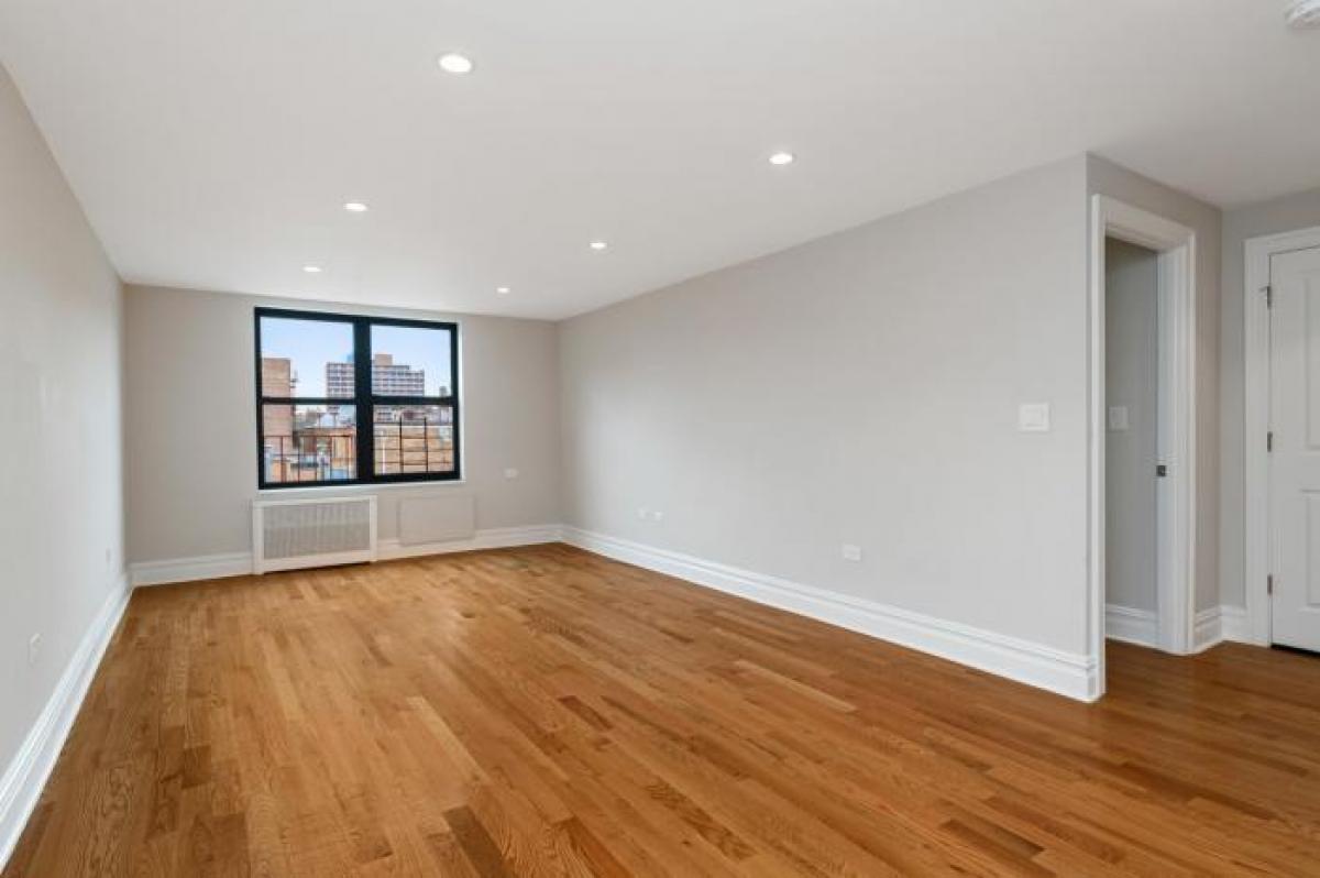 Picture of Condo For Sale in Flushing, New York, United States