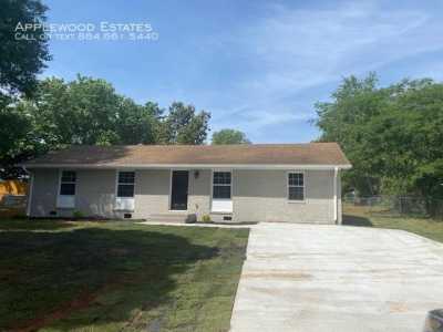 Home For Rent in Boiling Springs, South Carolina