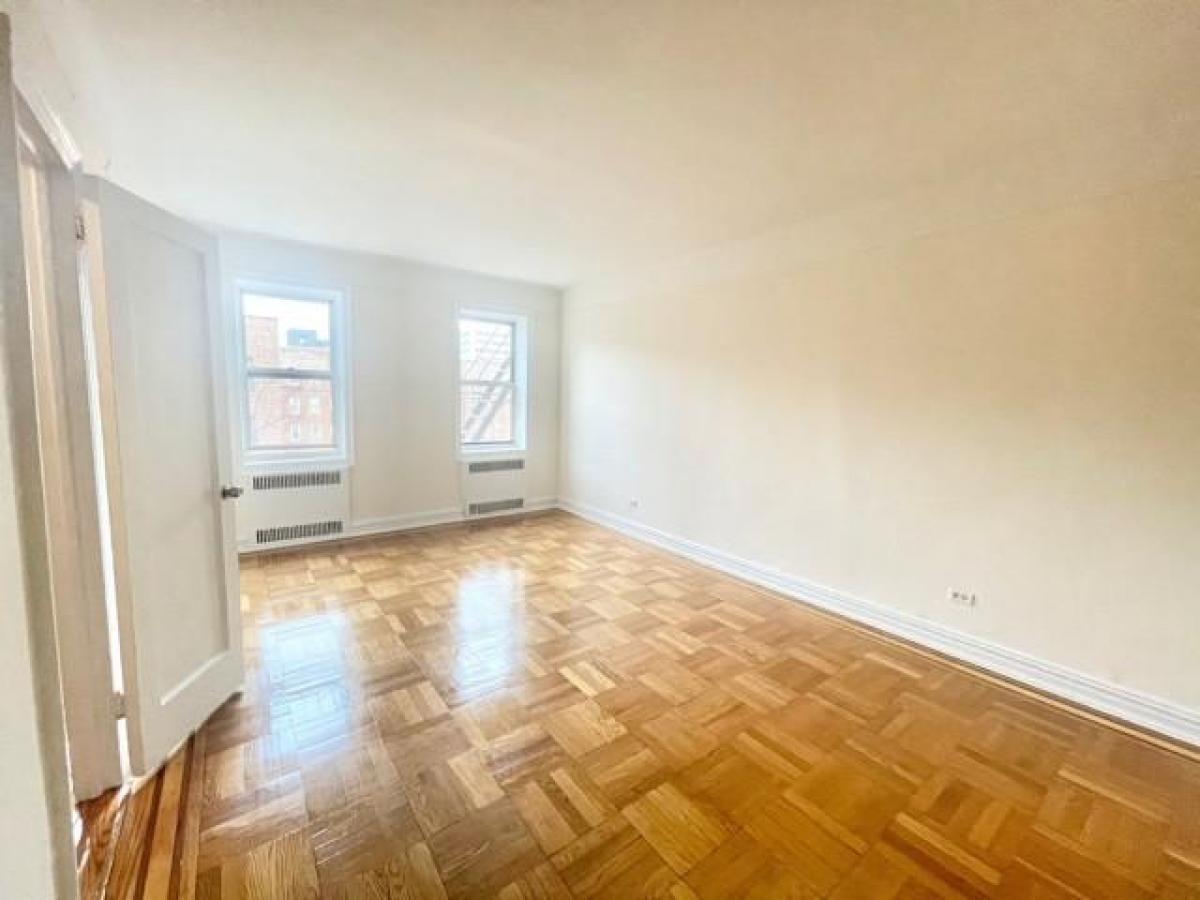 Picture of Apartment For Rent in Rego Park, New York, United States