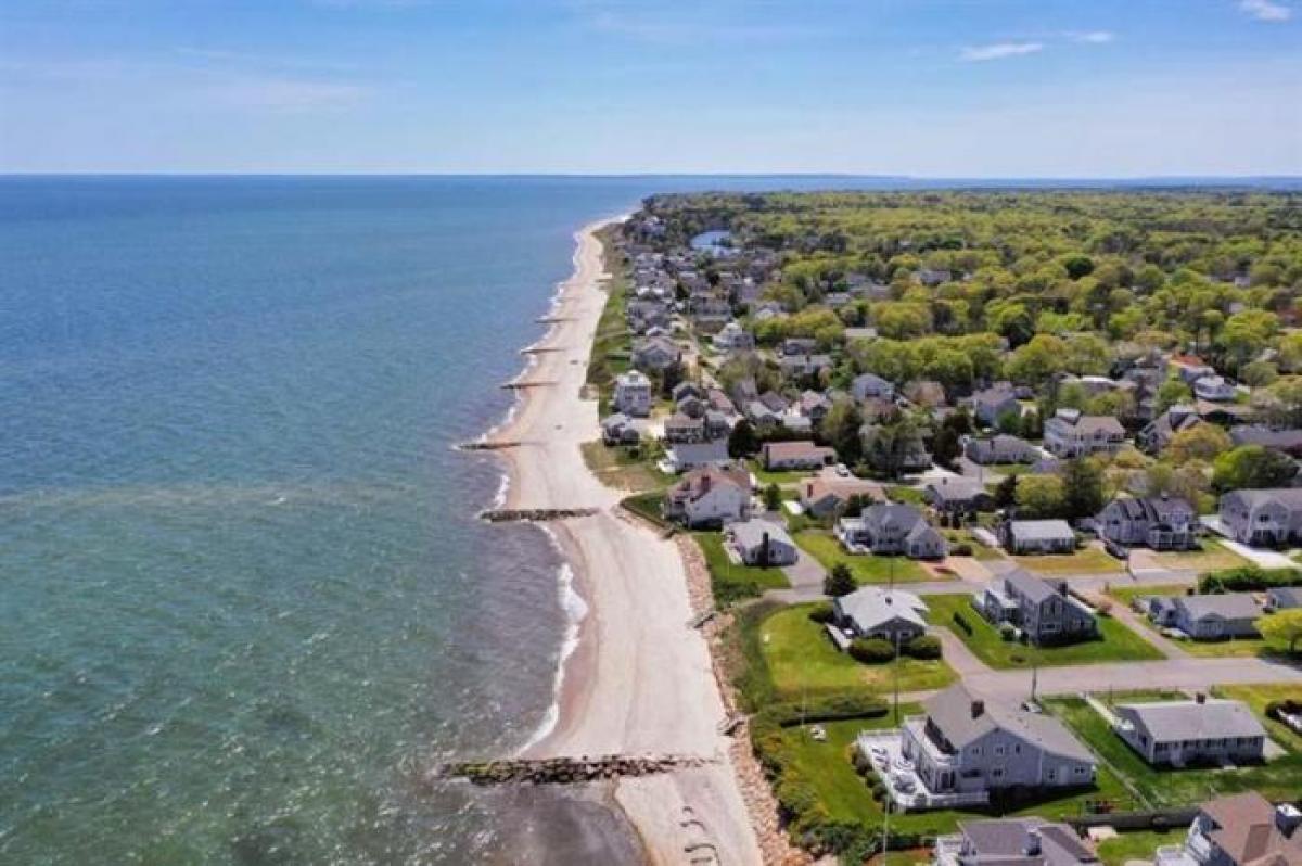 Picture of Home For Sale in Mashpee, Massachusetts, United States