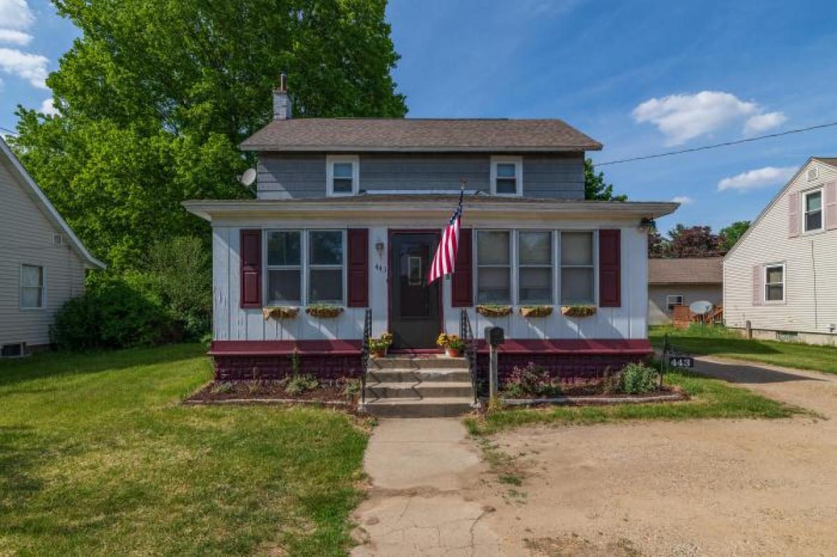 Picture of Home For Sale in Dowagiac, Michigan, United States