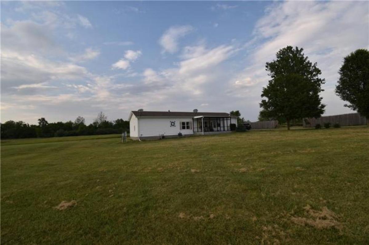 Picture of Home For Sale in Mooresville, Indiana, United States