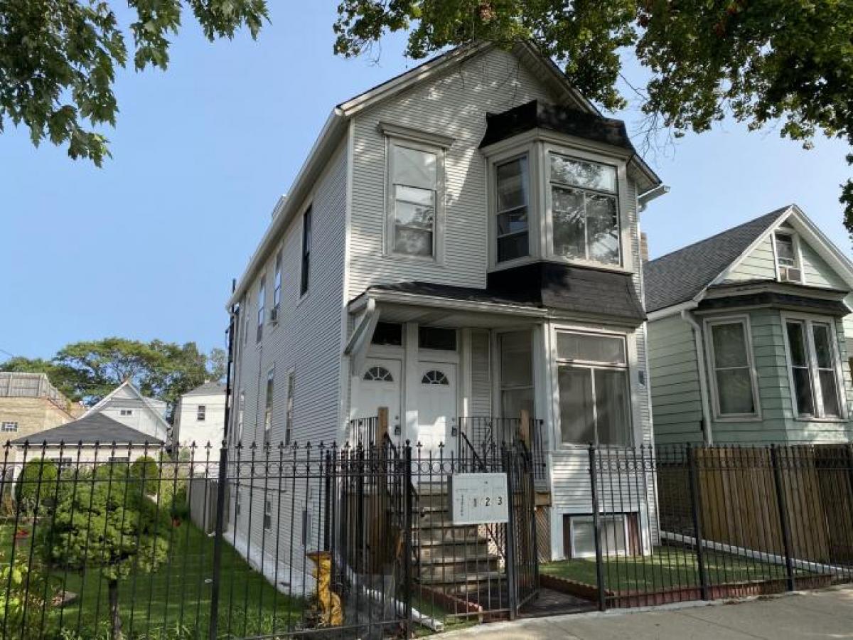 Picture of Multi-Family Home For Sale in Chicago, Illinois, United States