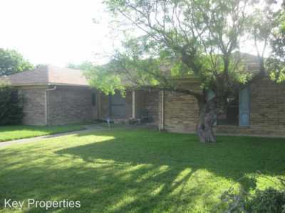 Home For Rent in Benbrook, Texas