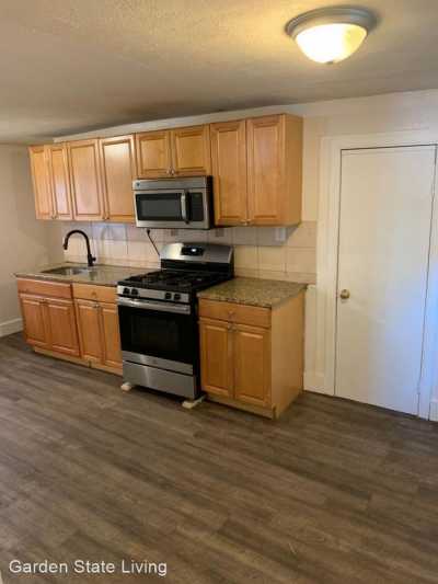 Home For Rent in Newark, New Jersey