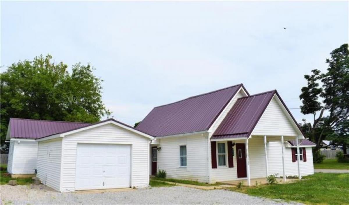 Picture of Home For Sale in Paragon, Indiana, United States