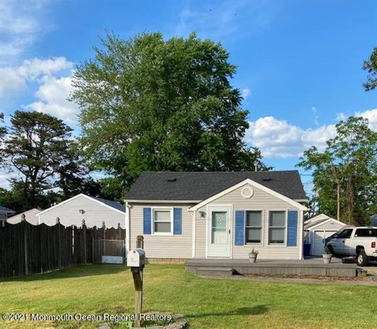 Picture of Home For Sale in Forked River, New Jersey, United States