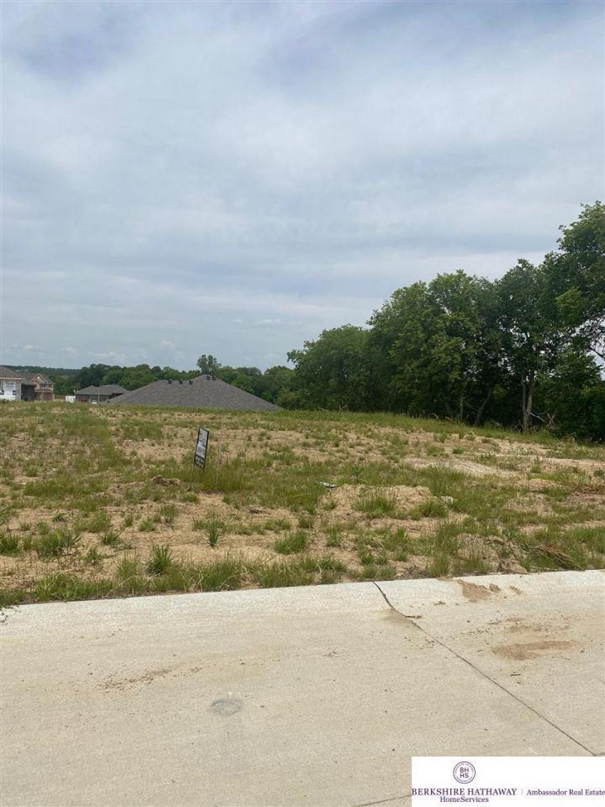 Picture of Residential Land For Sale in Papillion, Nebraska, United States