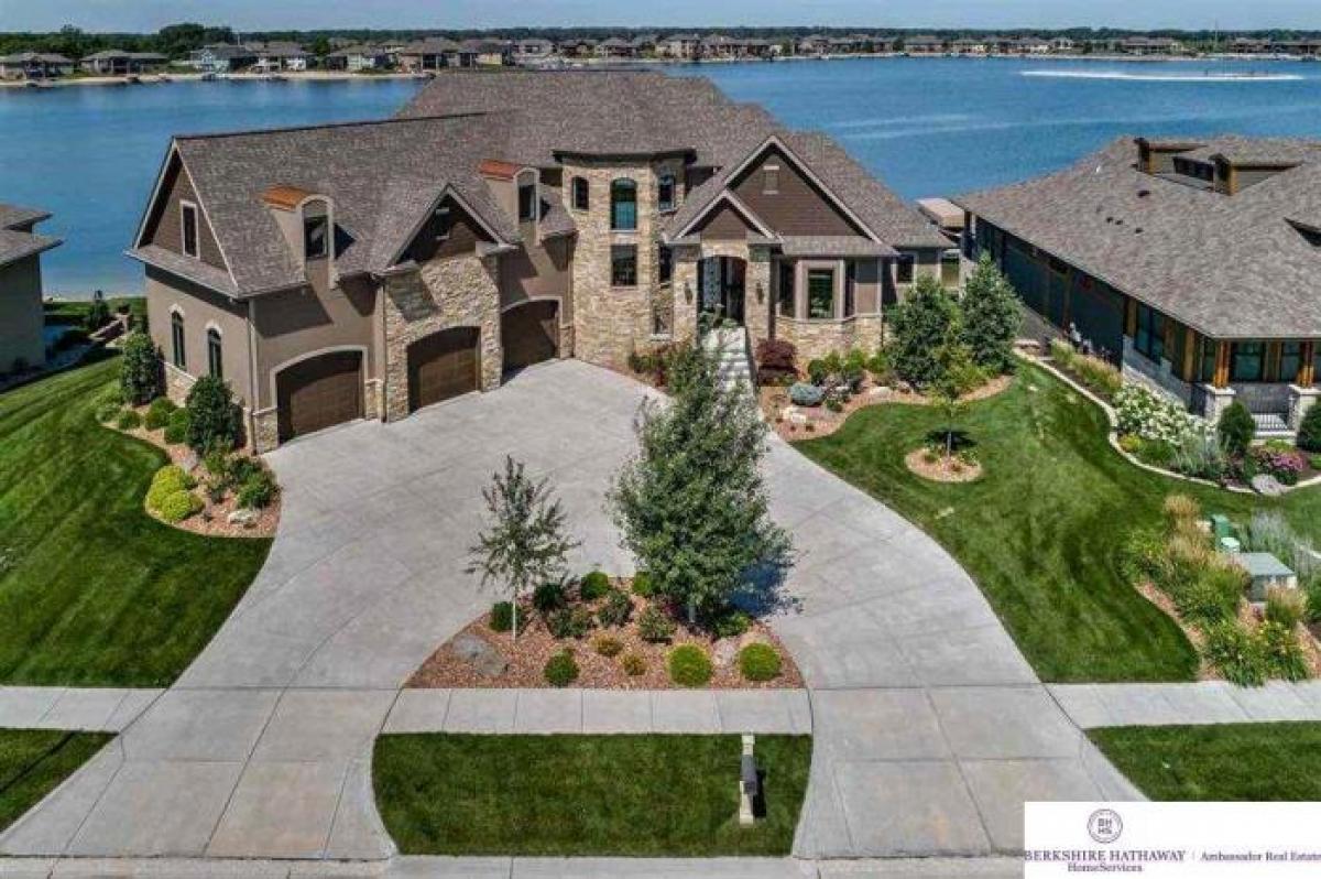 Picture of Home For Sale in Valley, Nebraska, United States