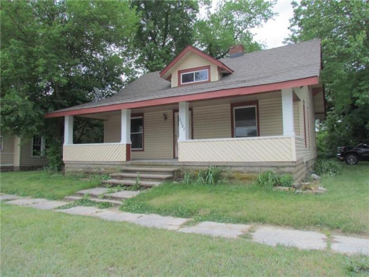 Picture of Home For Sale in Paragon, Indiana, United States