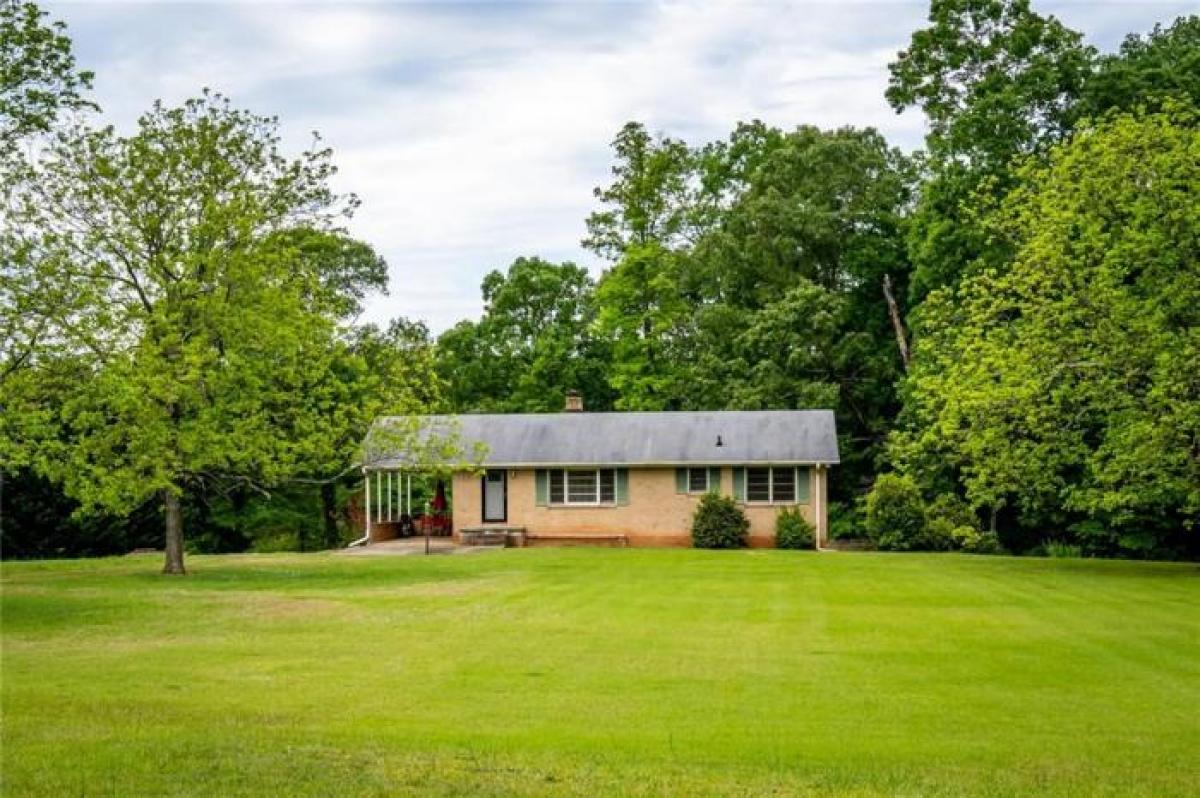 Picture of Home For Sale in Williamston, South Carolina, United States