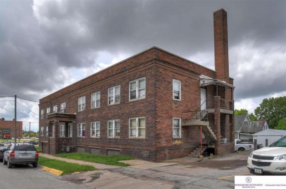 Picture of Multi-Family Home For Sale in Council Bluffs, Iowa, United States