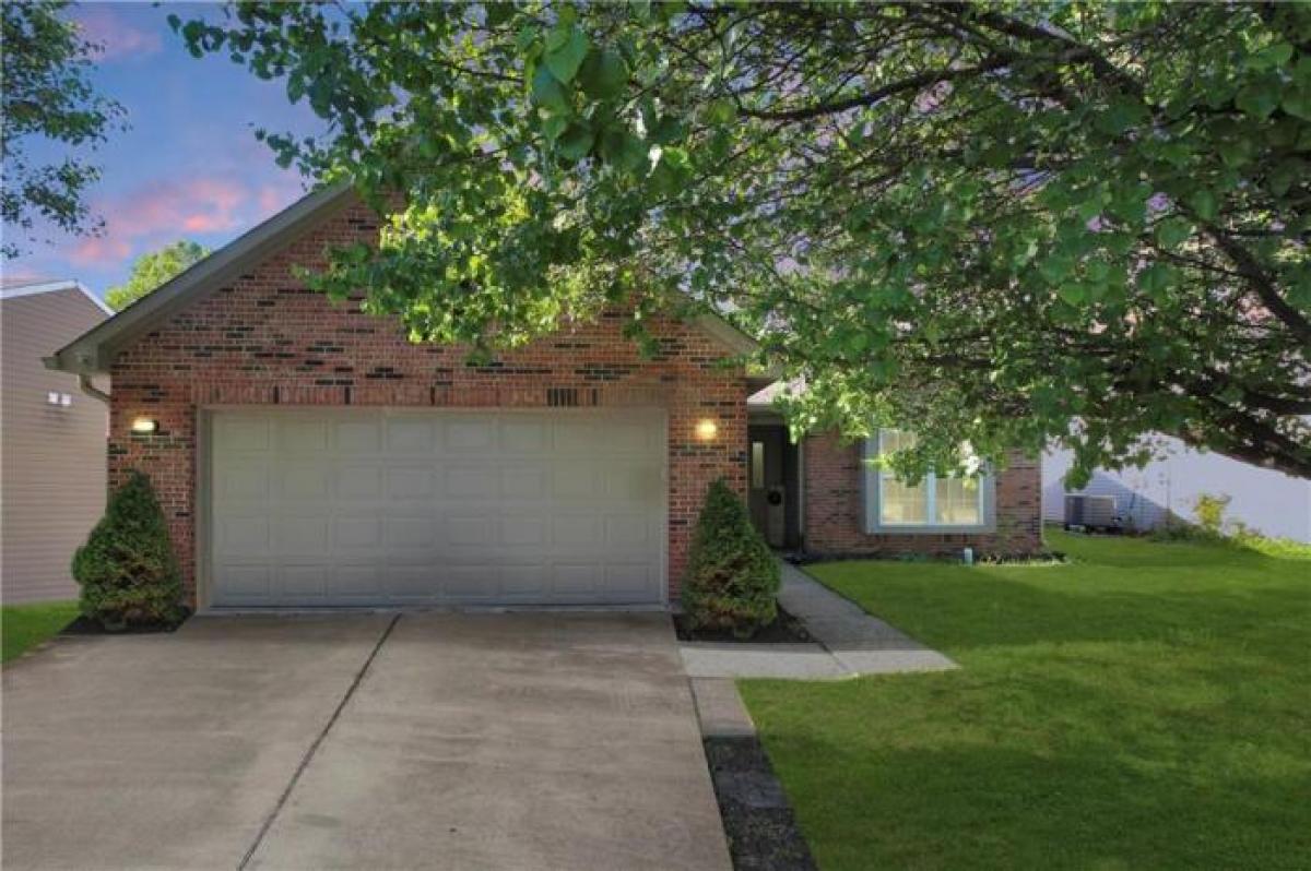 Picture of Home For Sale in Franklin, Indiana, United States