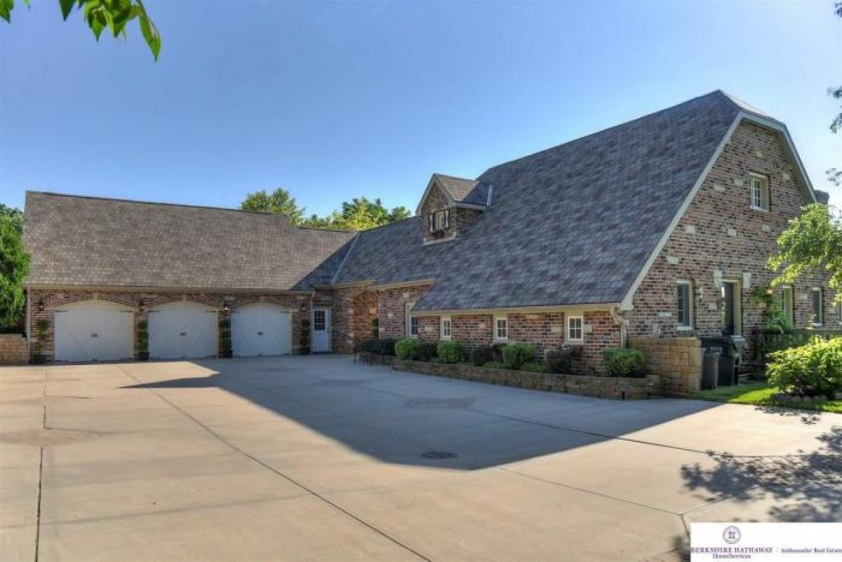 Picture of Home For Sale in Fort Calhoun, Nebraska, United States