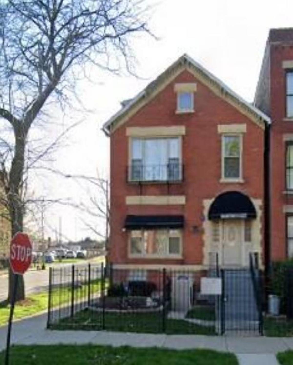 Picture of Multi-Family Home For Sale in Chicago, Illinois, United States