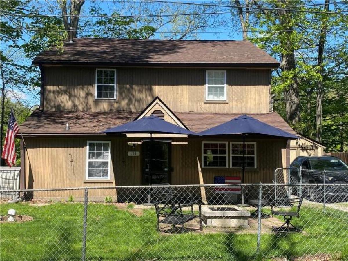 Picture of Home For Sale in Mooresville, Indiana, United States