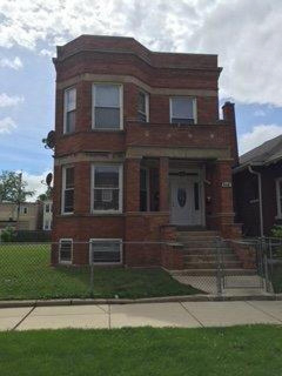 Picture of Multi-Family Home For Sale in Chicago, Illinois, United States