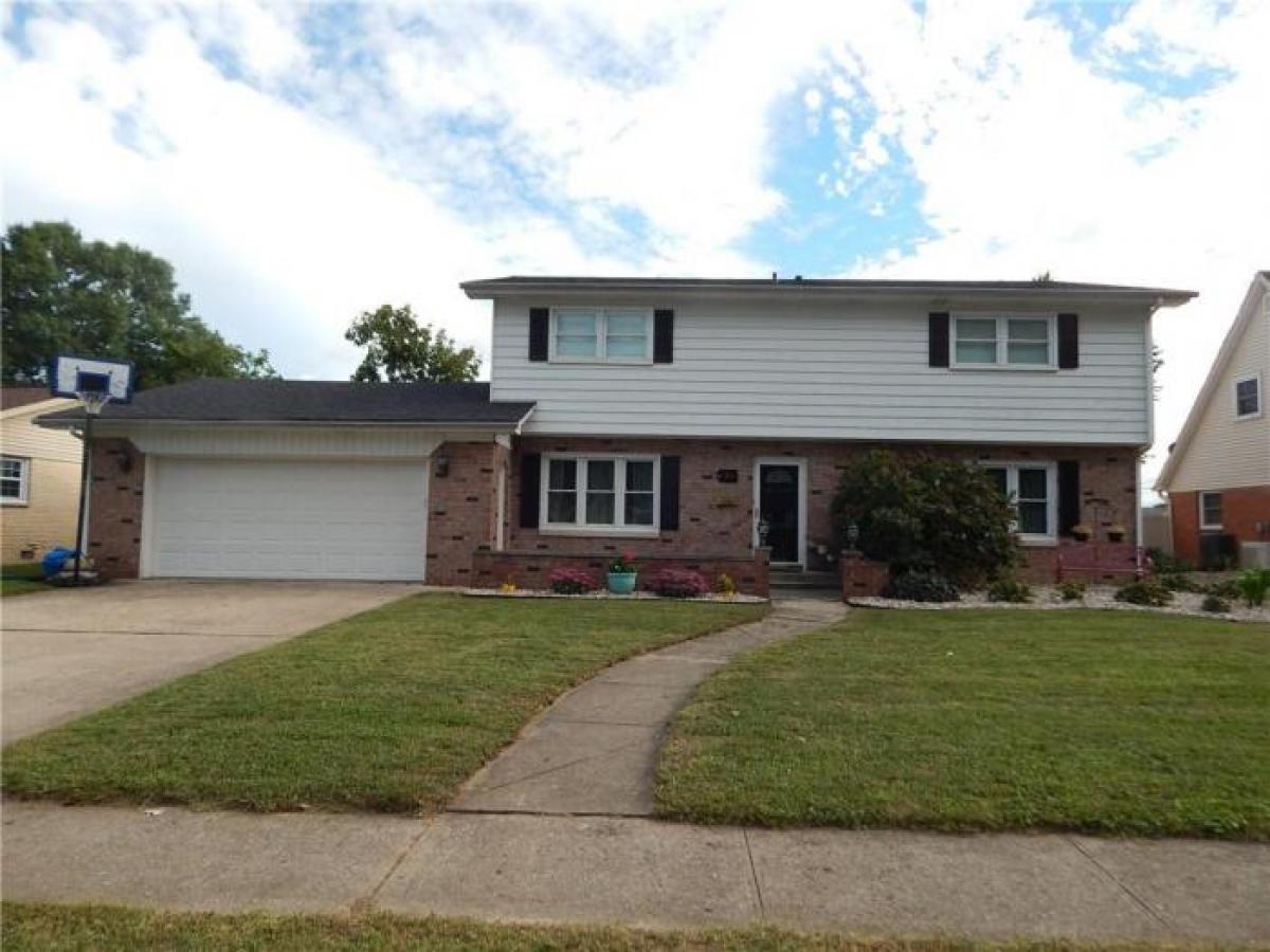 Picture of Home For Sale in Plainfield, Indiana, United States