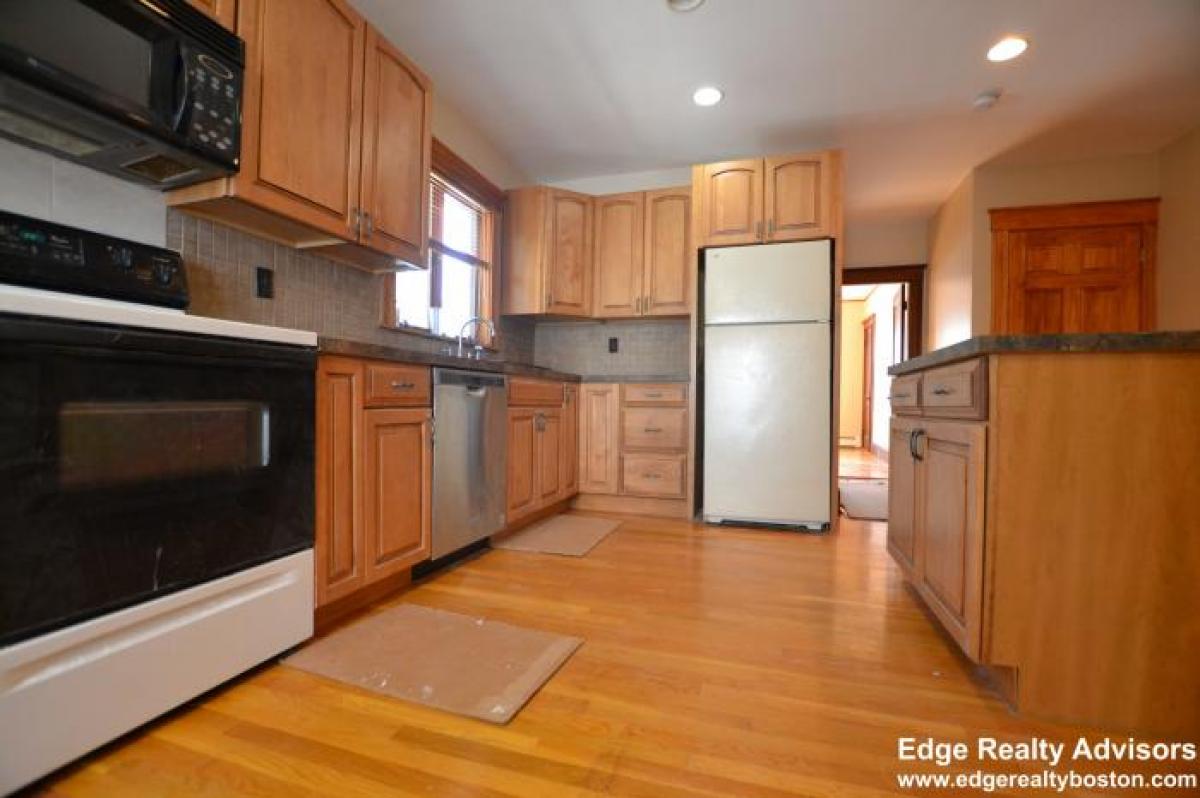 Picture of Condo For Rent in Newton, Massachusetts, United States