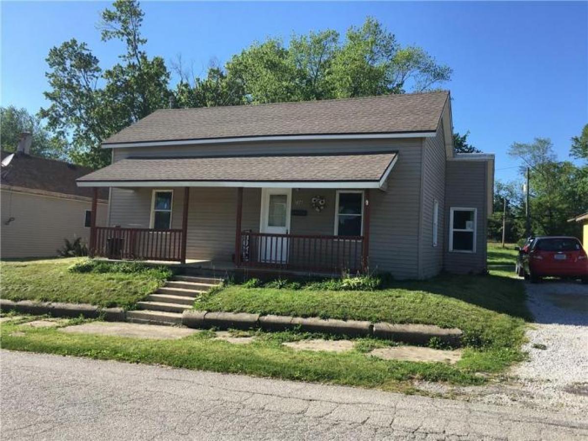 Picture of Home For Sale in Crawfordsville, Indiana, United States