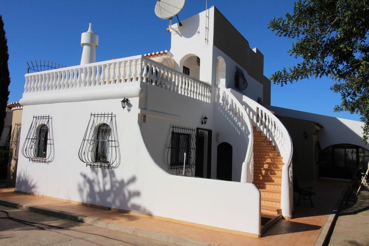 Picture of Villa For Sale in Albufeira, Algarve, Portugal