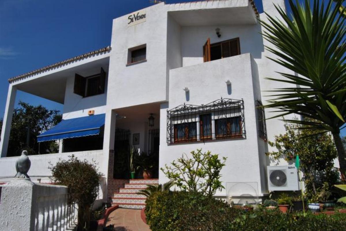 Picture of Apartment For Sale in Pueblo Nuevo De Guadiaro, Cadiz, Spain