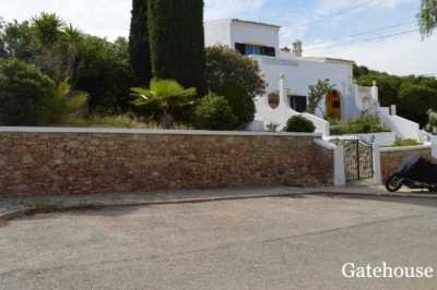 Villa For Sale in Loule, Portugal