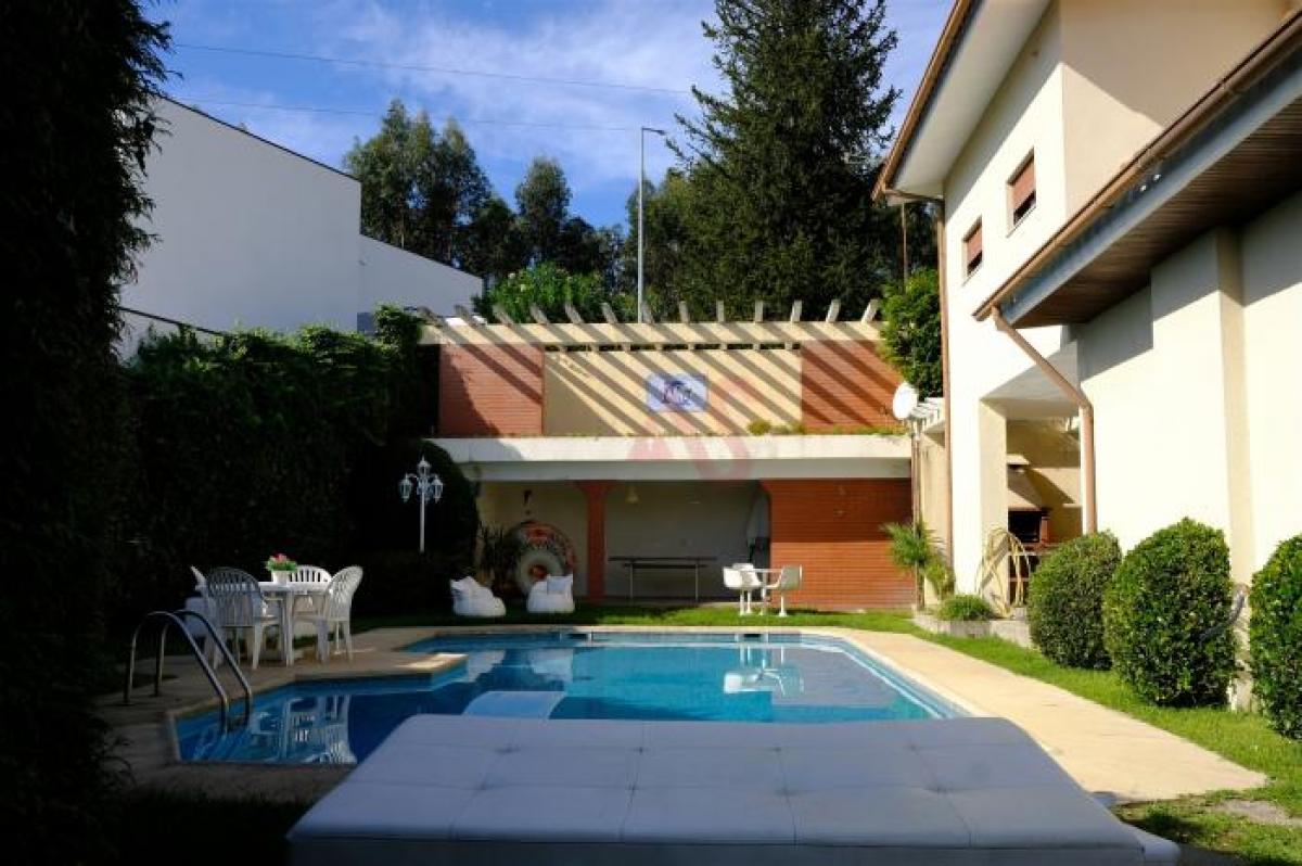 Picture of Home For Sale in Guimaraes, Entre-Douro-e-Minho, Portugal