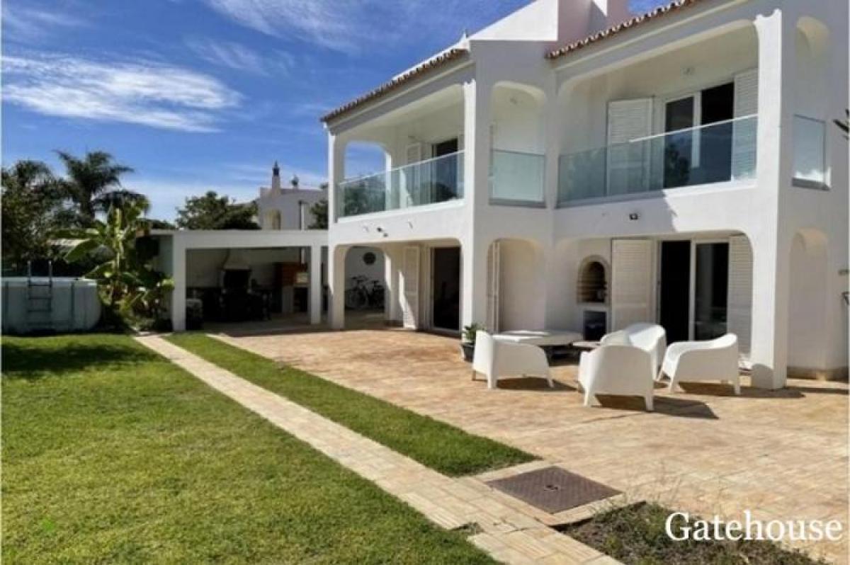 Picture of Villa For Sale in Vilamoura, Algarve, Portugal