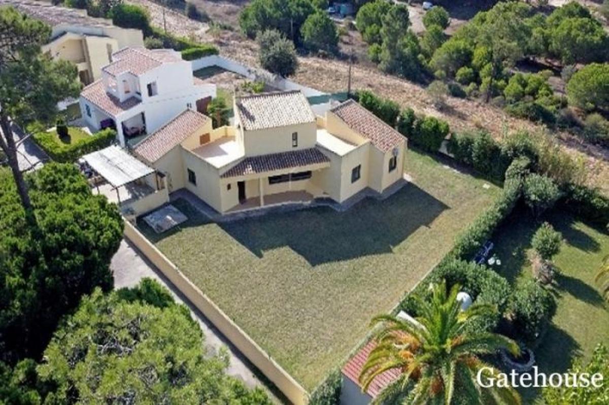 Picture of Villa For Sale in Vilamoura, Algarve, Portugal