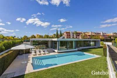 Villa For Sale in Vilamoura, Portugal