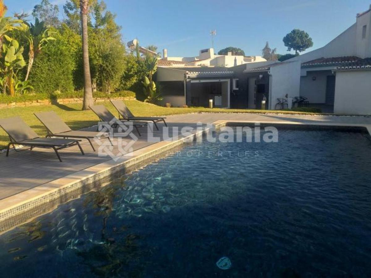 Picture of Villa For Sale in Vilamoura, Algarve, Portugal