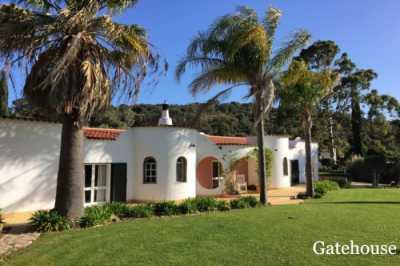 Villa For Sale in Loule, Portugal