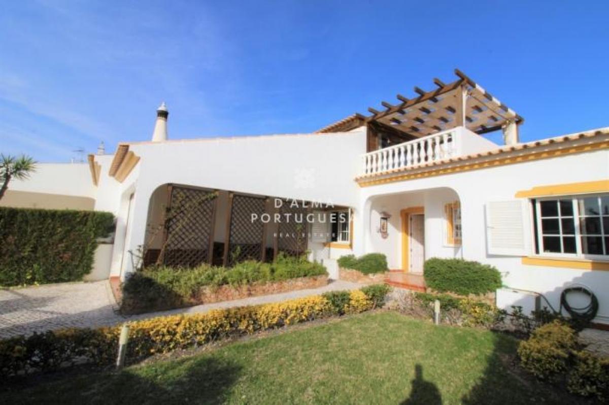 Picture of Villa For Sale in Albufeira, Algarve, Portugal